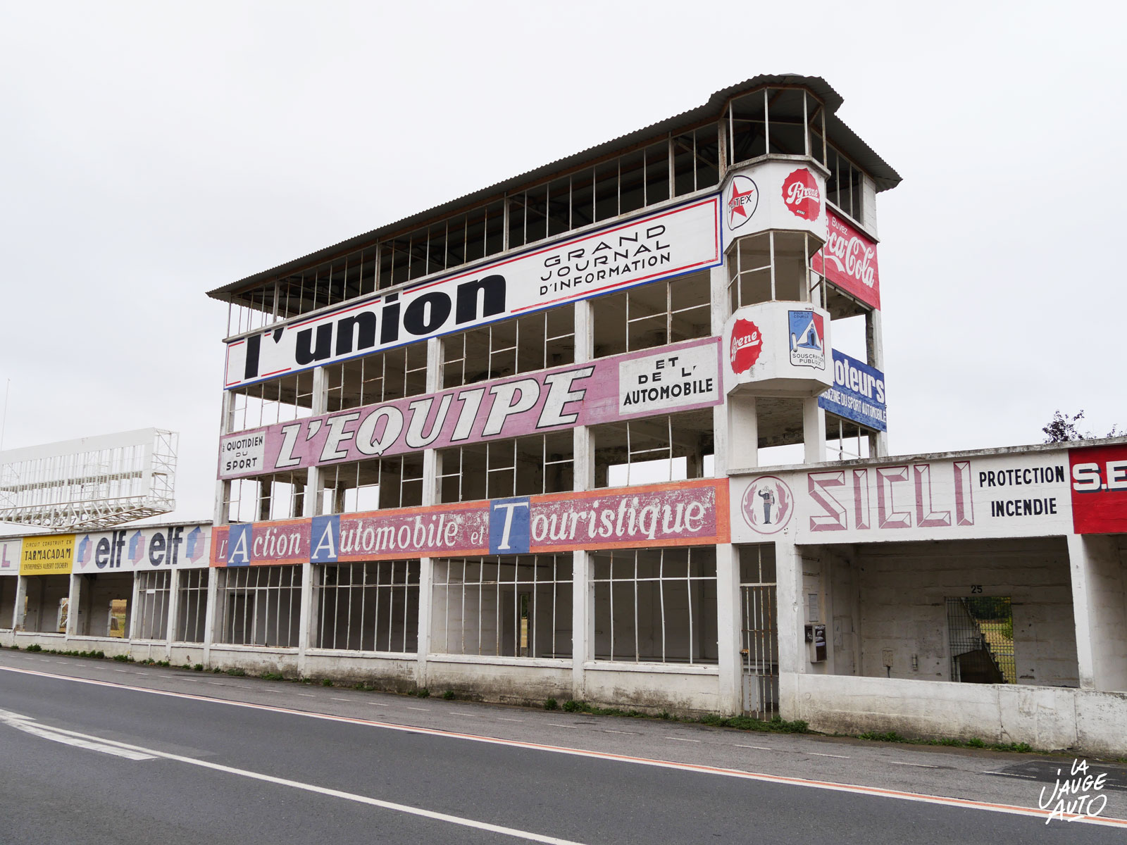 Tribunes et stands - Circuit Reims-Gueux - La Jauge Auto
