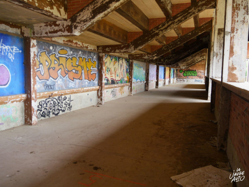 Tribunes couvertes - Circuit Reims-Gueux - La Jauge Auto