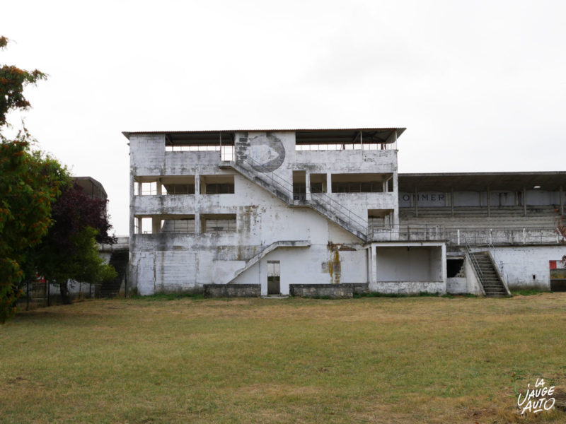 Tribunes couvertes - Circuit Reims-Gueux - La Jauge Auto